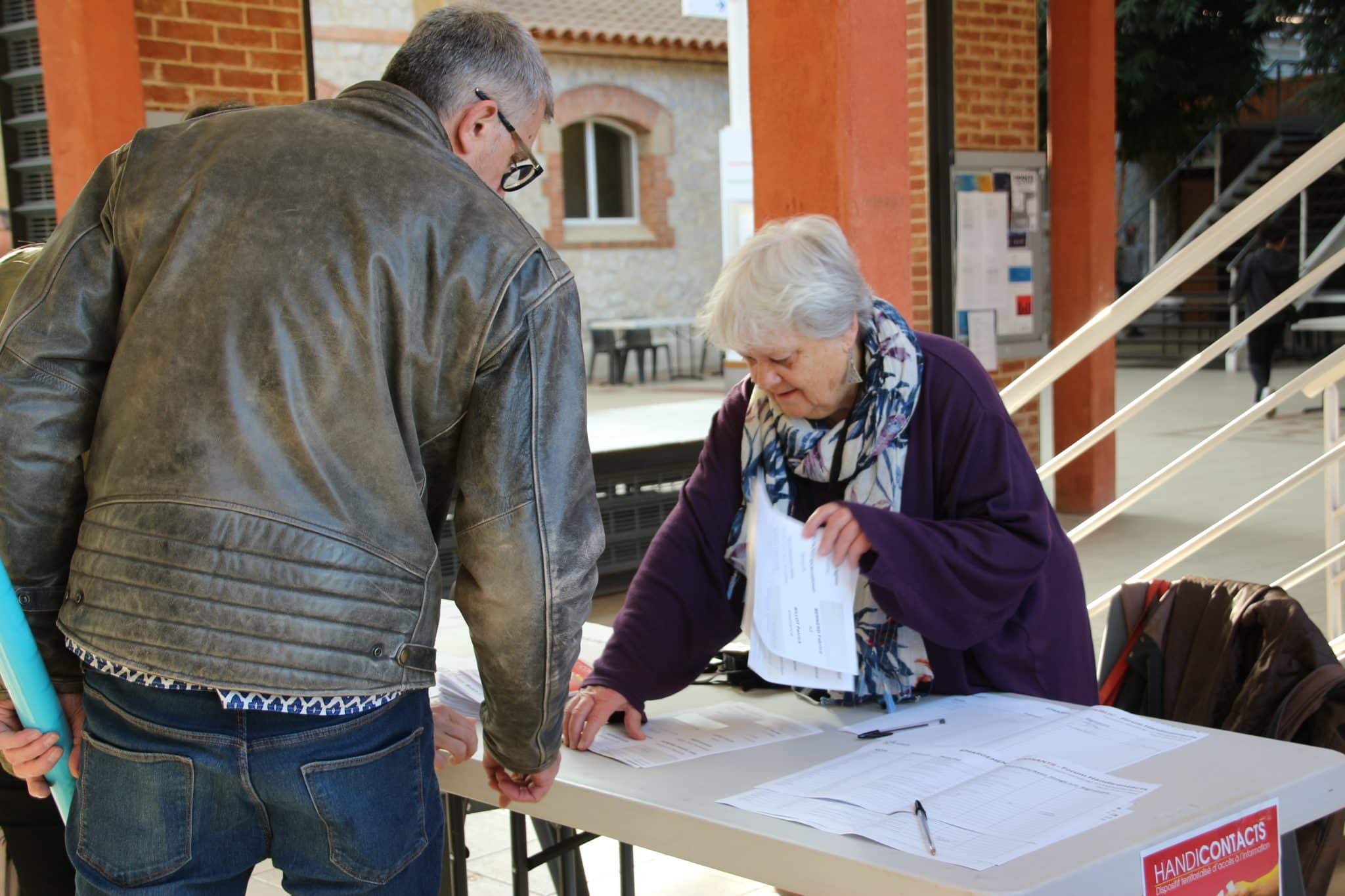 Photo stands de la rencontre Handicontacts du 16 avril 2024