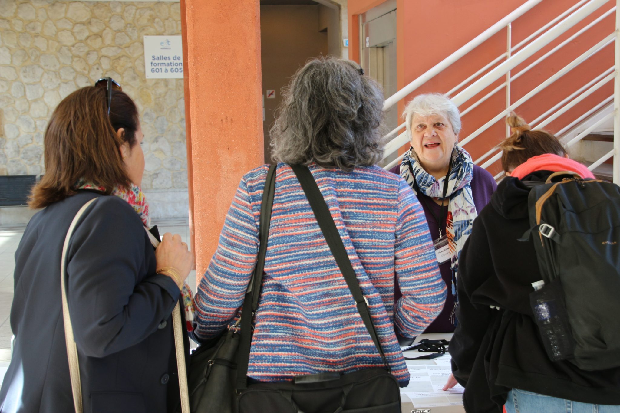 Photo stands de la rencontre Handicontacts du 16 avril 2024