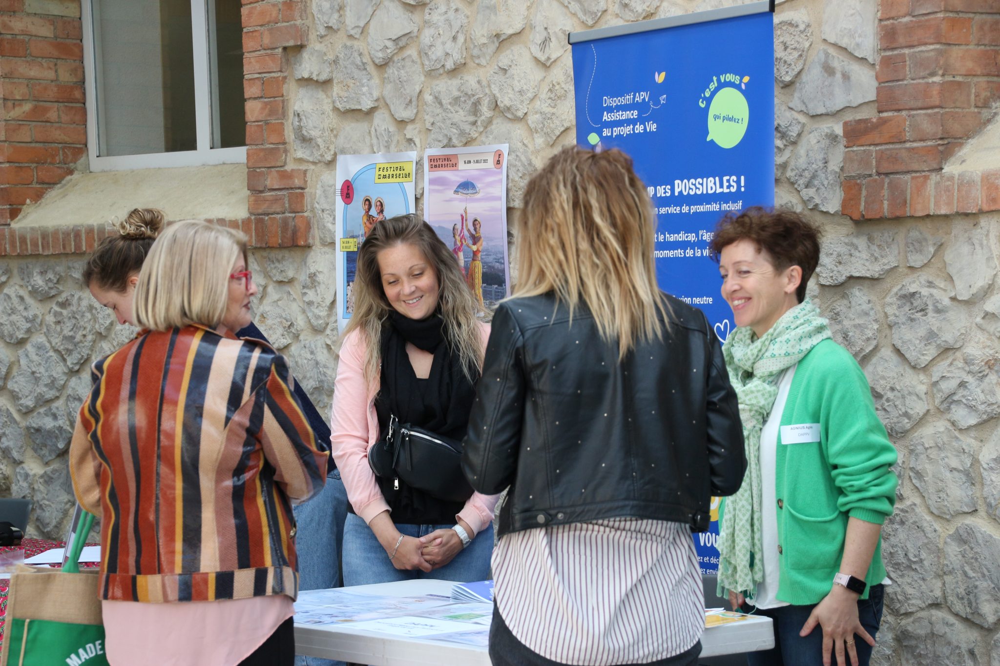 Photo stands de la rencontre Handicontacts du 16 avril 2024