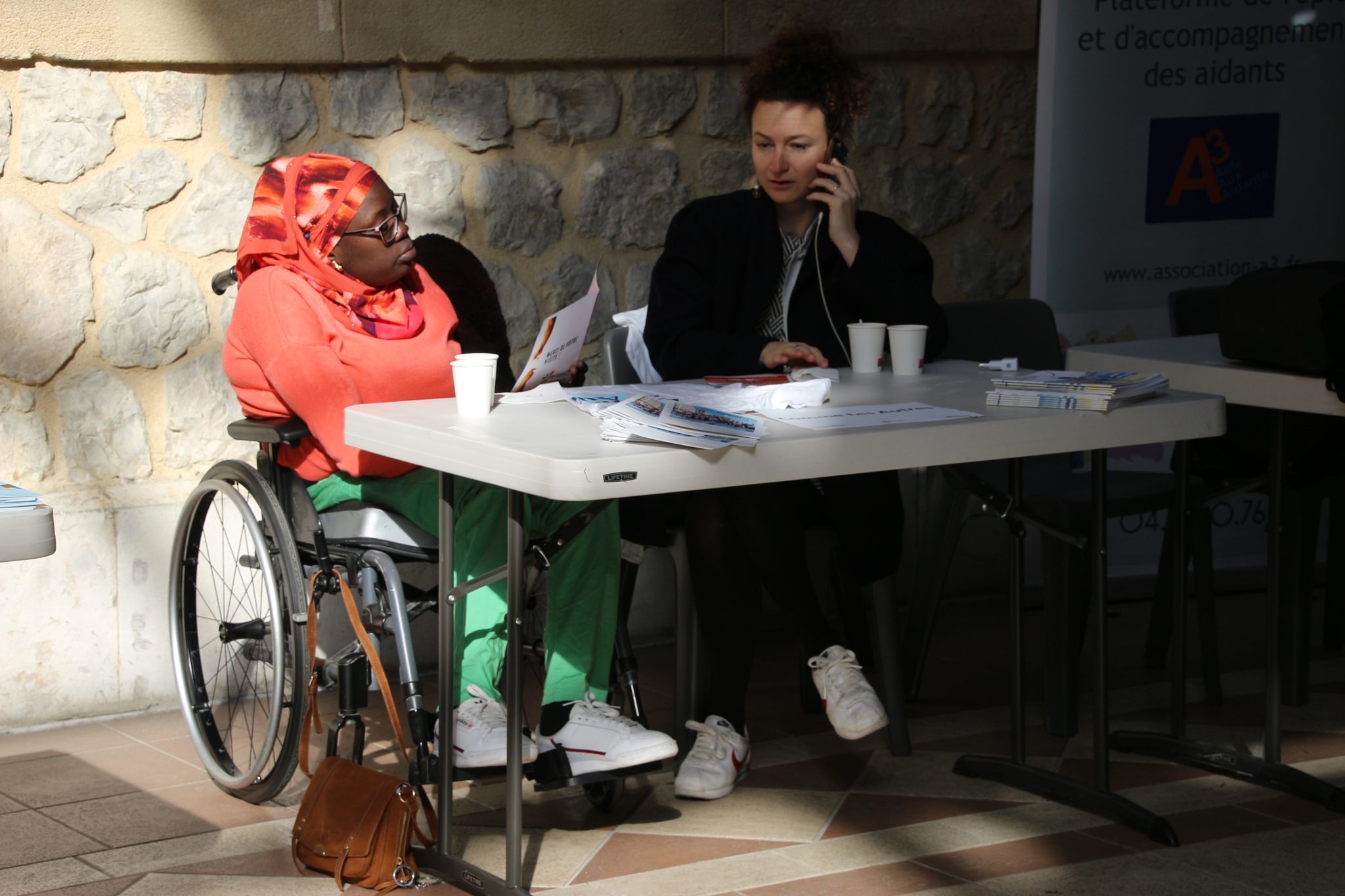 Photo stands de la rencontre Handicontacts du 16 avril 2024