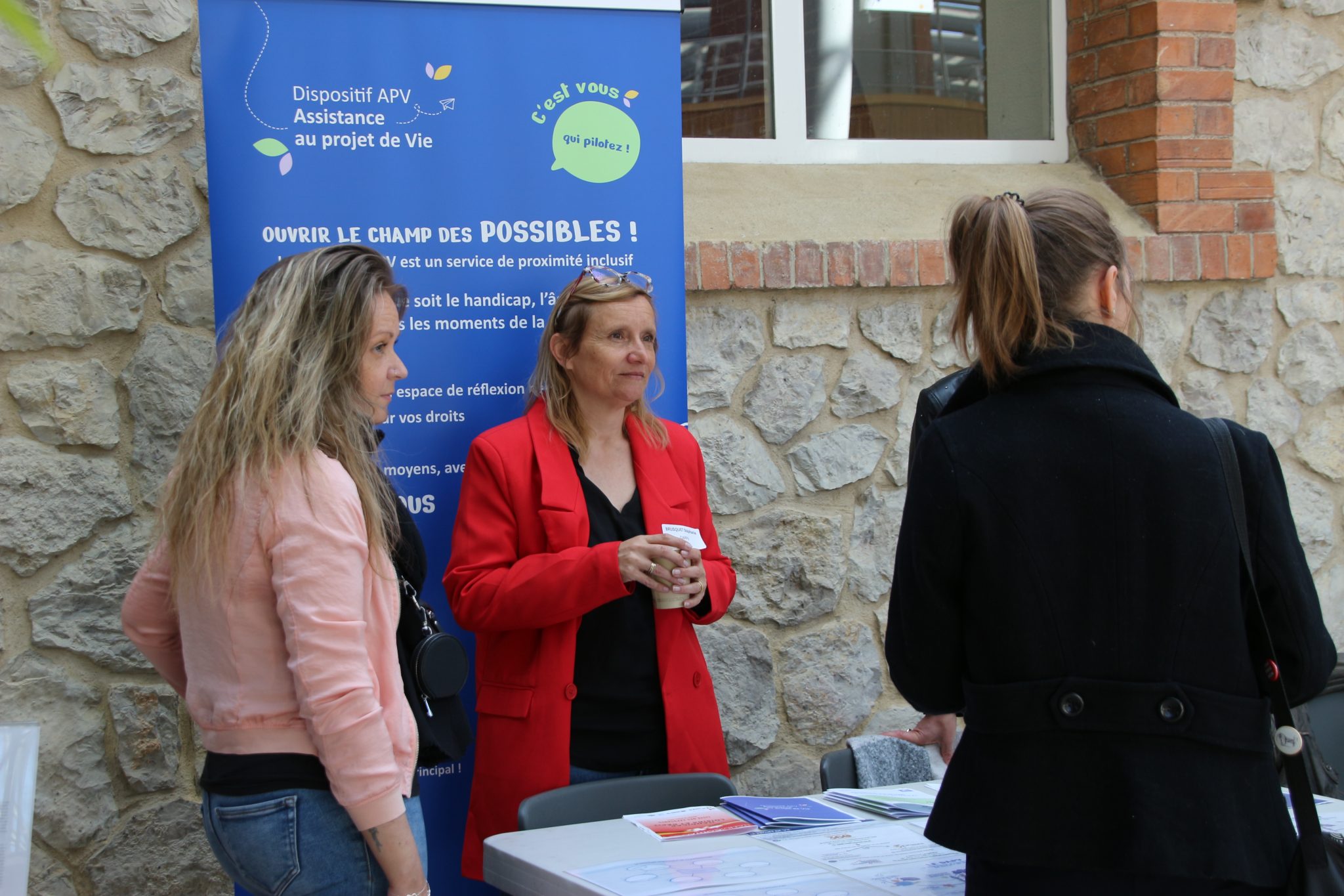 Photo stands de la rencontre Handicontacts du 16 avril 2024