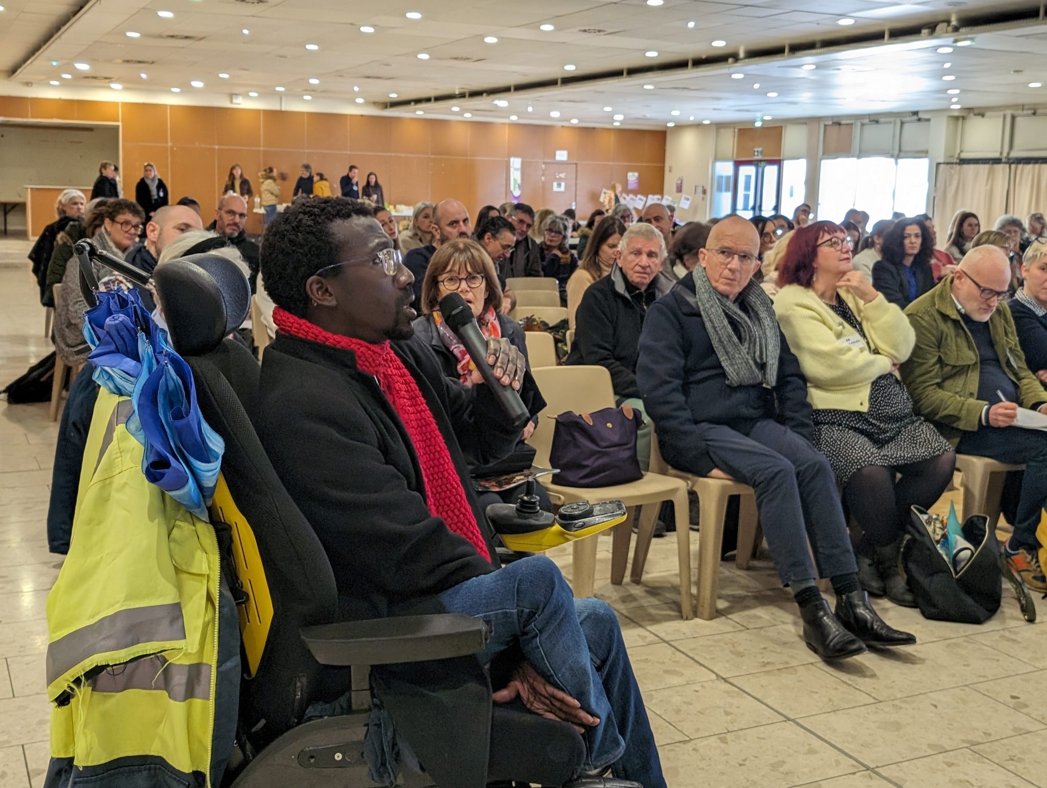 Photo de l’ensemble des participants de la rencontre sur la pair-aidance 25 janvier 2024