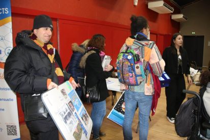 Photo stands de la rencontre Handicontacts du 12 décembre 2023 sur la culture et les loisirs, ouvert au public