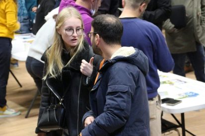 Photo stands de la rencontre Handicontacts du 12 décembre 2023 sur la culture et les loisirs, ouvert au public